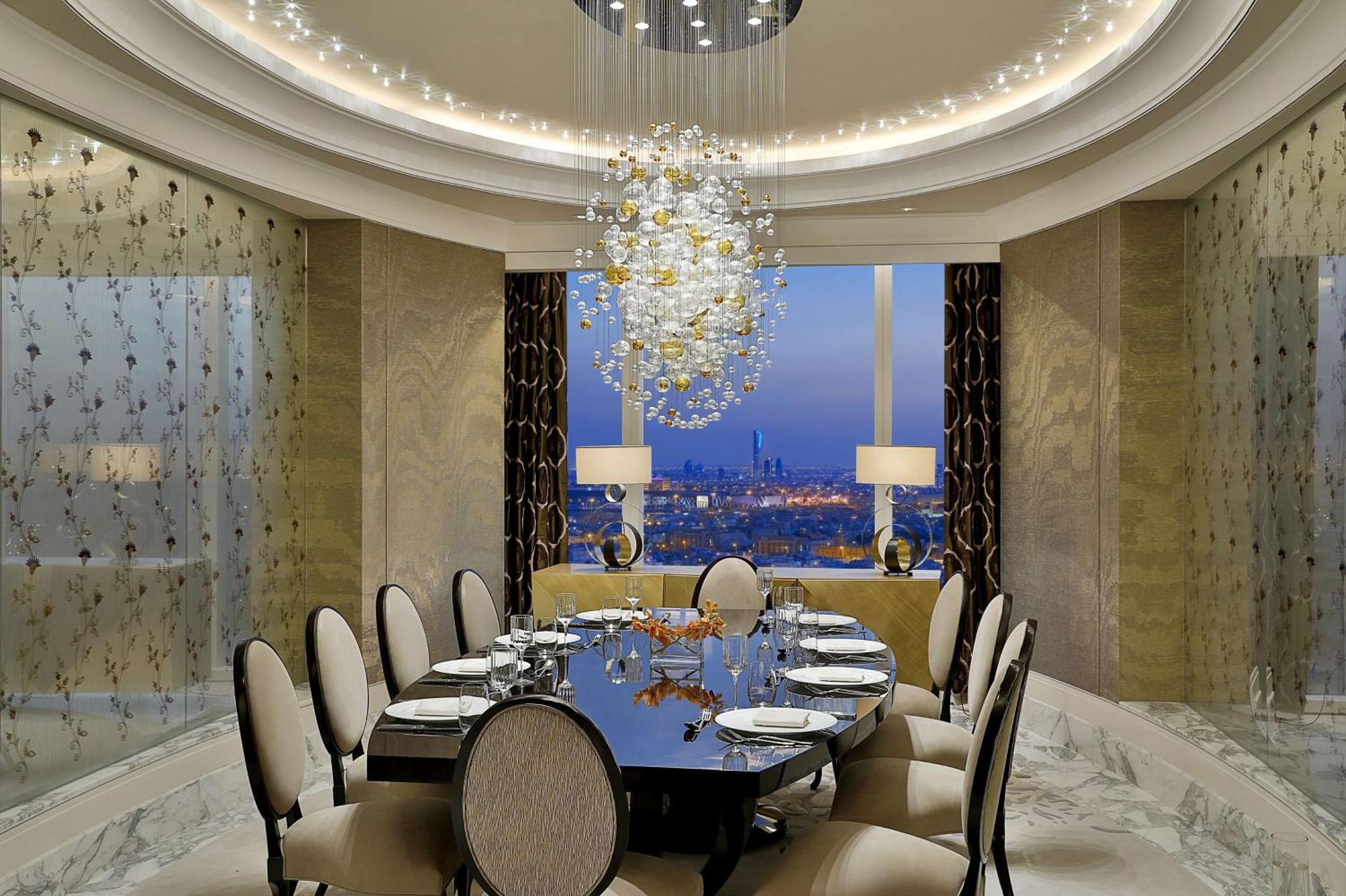 Hilton & Residences Hotel